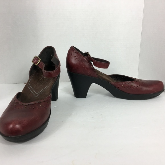 little burgundy clarks